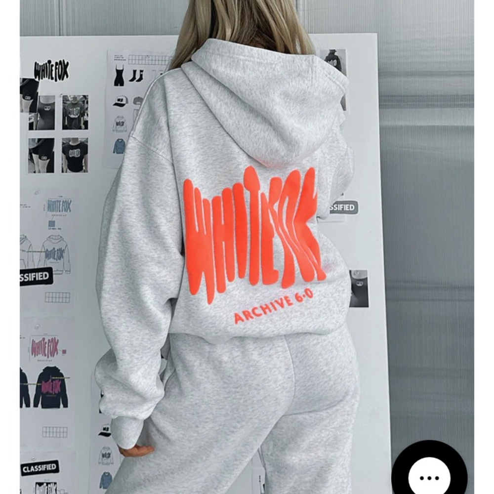 White fox cloudburst archive 6.0 hoodie